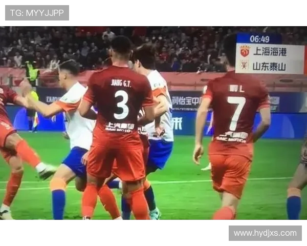 足球比赛中的视频回放技术，如何提高裁判判罚的准确性