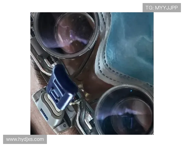 奇克社交媒体分享牙齿脱落照片引发关注网友纷纷留言关心他的健康状况